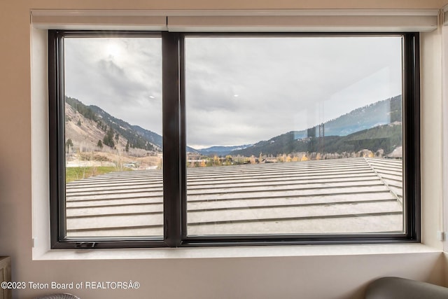 doorway to outside with a mountain view