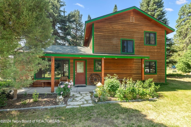 view of front of property featuring covered porch and a front yard