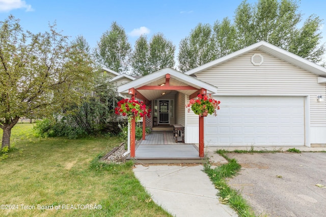 view of front of house featuring a garage and a front yard