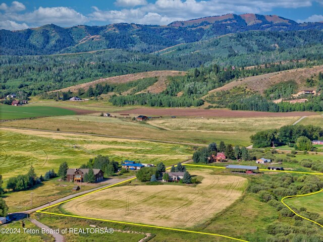 birds eye view of property featuring a mountain view