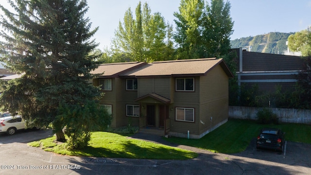 view of front of house featuring a front yard