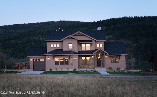 modern farmhouse style home featuring a front yard and a garage