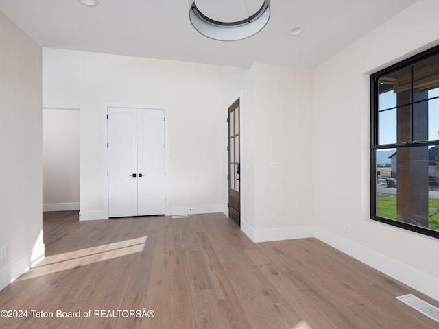 unfurnished room featuring light hardwood / wood-style flooring