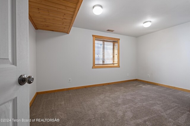 empty room featuring carpet