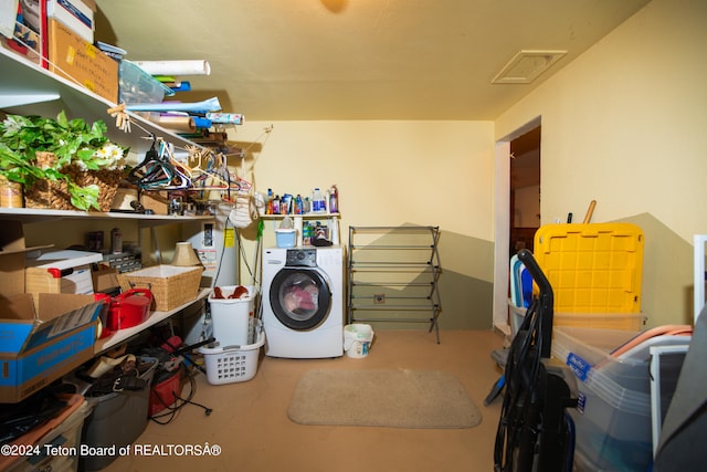 laundry area featuring washer / dryer