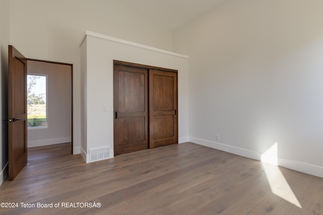 unfurnished bedroom with light hardwood / wood-style floors