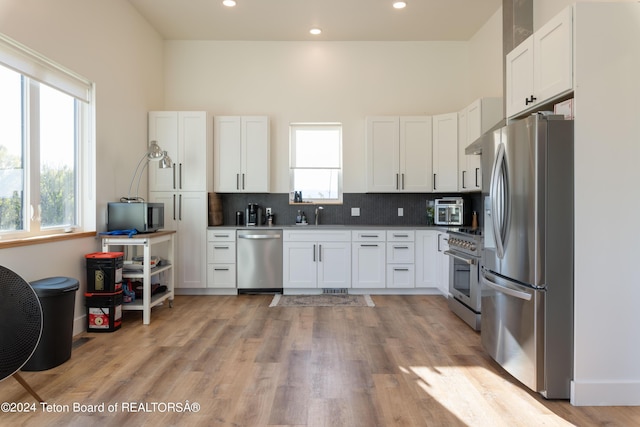 3176 Slinger Ct, Driggs, ID 83422 - kitchen featuring stainless steel appliances, plenty of natural light, white cabinetry, decorative backsplash, and recessed lighting
