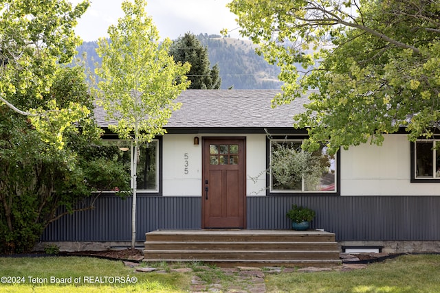 view of front of home featuring a mountain view