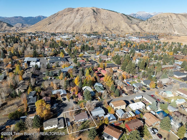 birds eye view of property featuring a mountain view