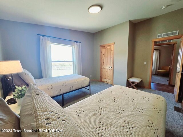 bedroom featuring carpet floors