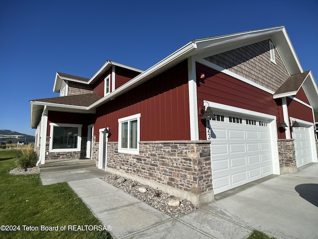 view of front of property featuring a garage