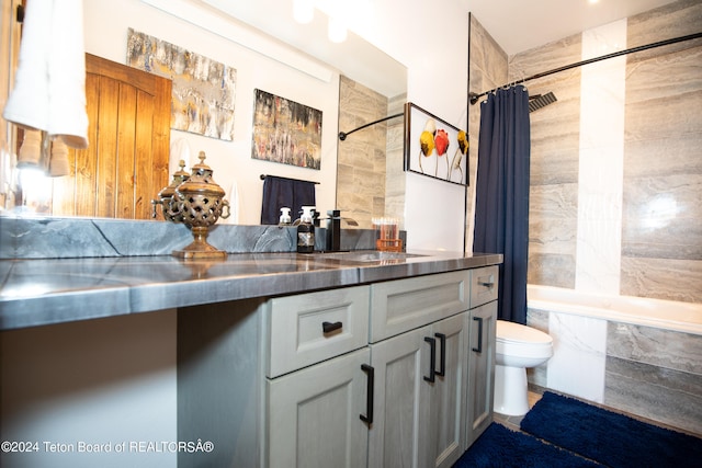 full bathroom featuring shower / tub combo with curtain, vanity, and toilet