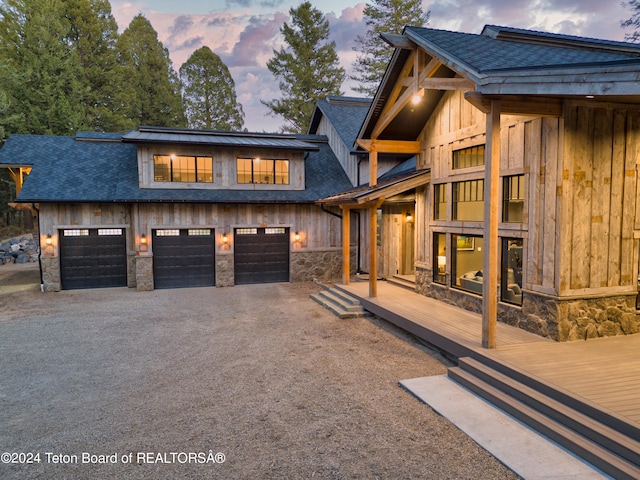 view of front facade featuring a garage