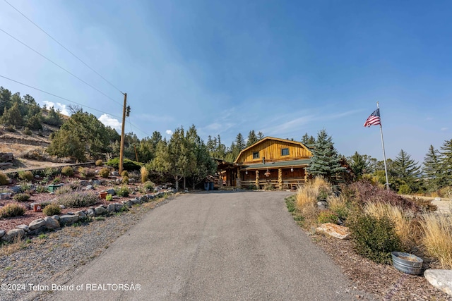 65 Bald Mountain Rd, Dubois, WY 82513 - view of front facade with asphalt driveway
