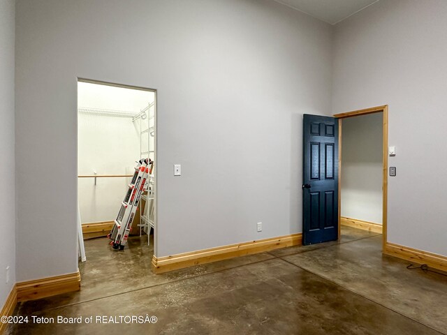 spare room featuring concrete floors