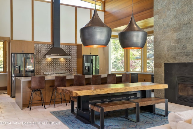 dining room with sink and a high ceiling