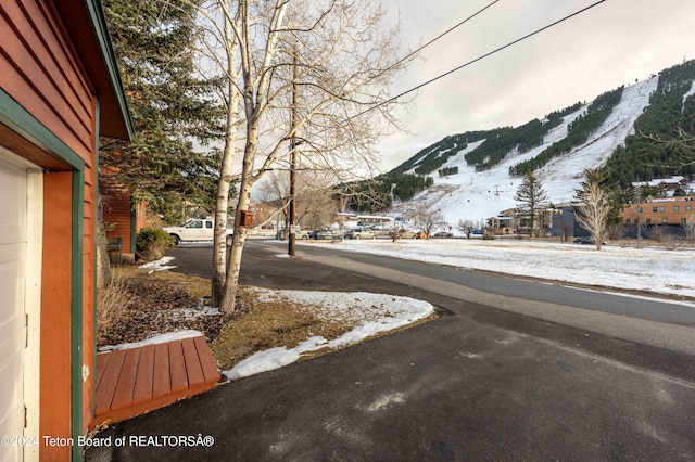 view of street featuring a mountain view