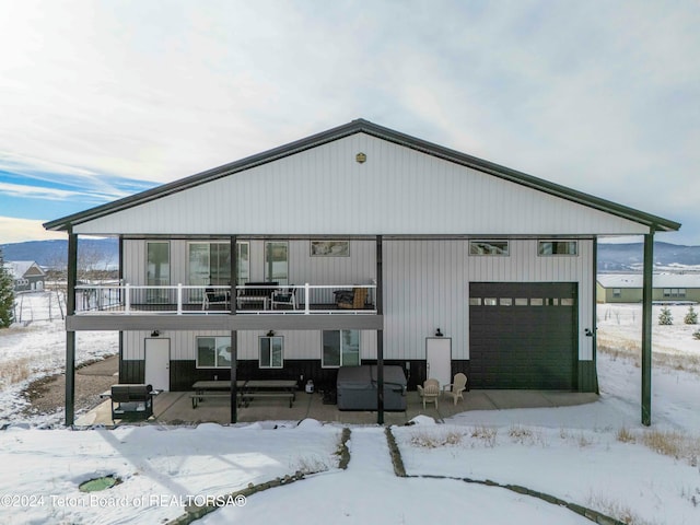 view of front of house featuring a balcony and a garage