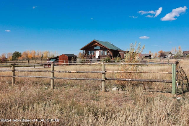 view of yard featuring a rural view