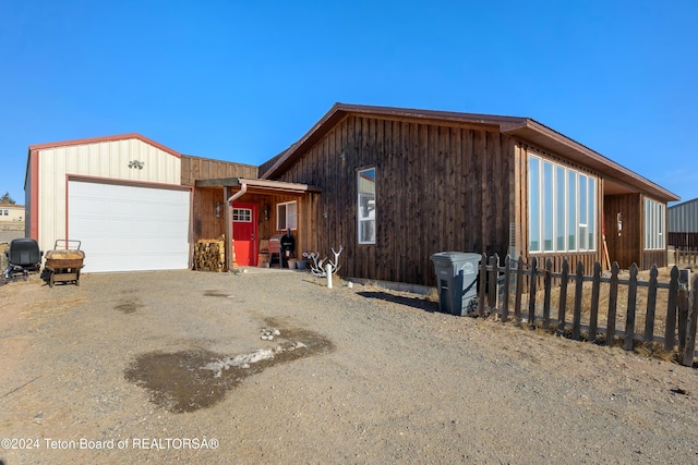 621 Mountain View Dr, Dubois, WY 82513 - view of front of property featuring an attached garage and dirt driveway