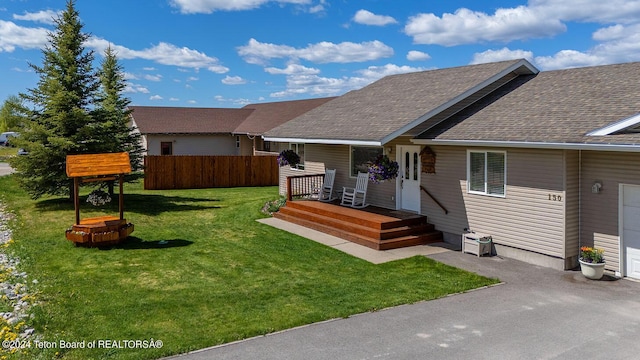 view of front of home featuring a front yard