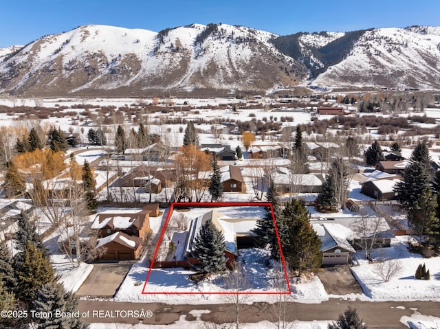 property view of mountains featuring a residential view