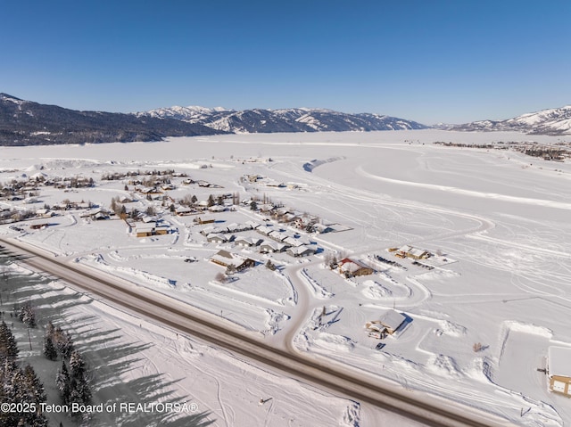 snowy aerial view featuring a mountain view