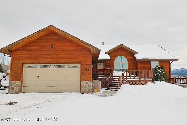 view of front of house featuring a garage and a mountain view