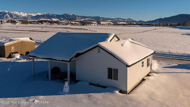 exterior space with a mountain view