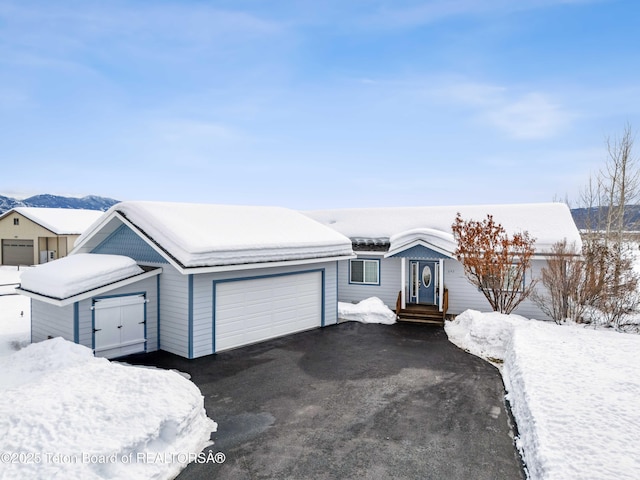 view of front facade with a garage