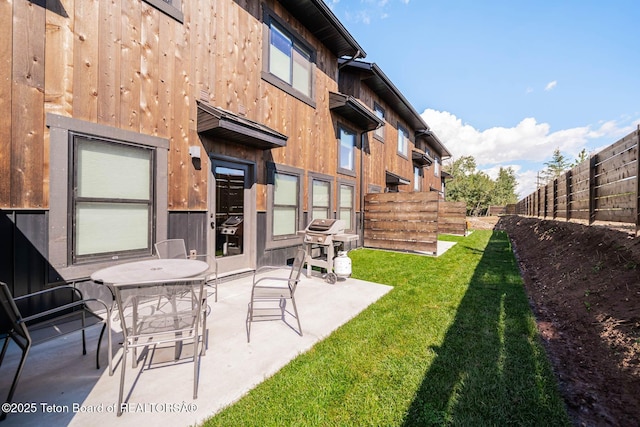 view of yard with a patio