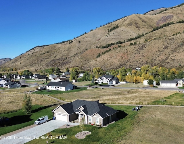 bird's eye view with a mountain view