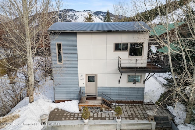 view of front of house with a mountain view