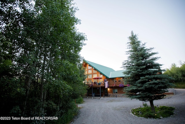 view of front of property featuring a deck