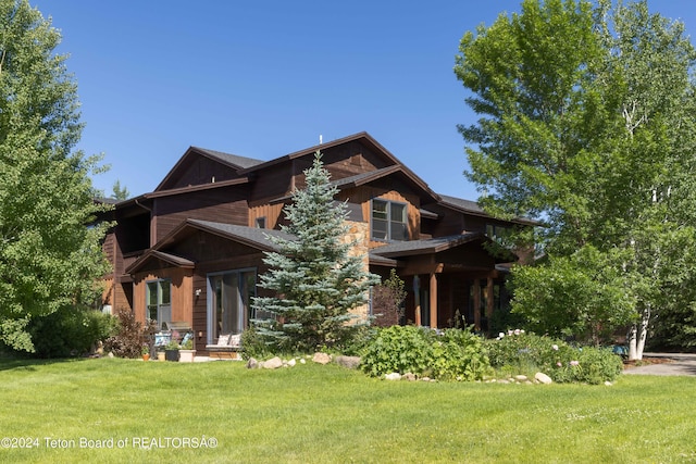 view of front of house with a front yard