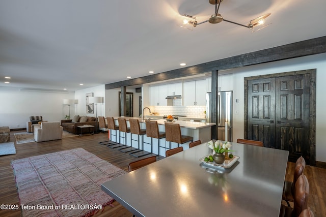 dining space with dark wood-style floors and recessed lighting