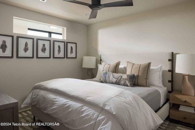 bedroom with ceiling fan