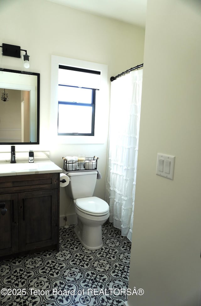 825 Mccoy Dr, Pinedale, WY 82941 - full bathroom featuring toilet, tile patterned floors, a shower with shower curtain, and vanity