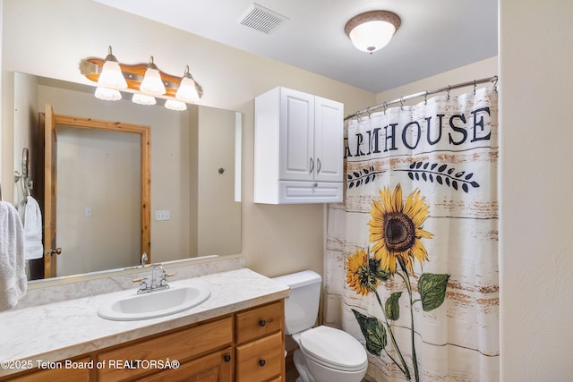 bathroom featuring visible vents, curtained shower, toilet, and vanity
