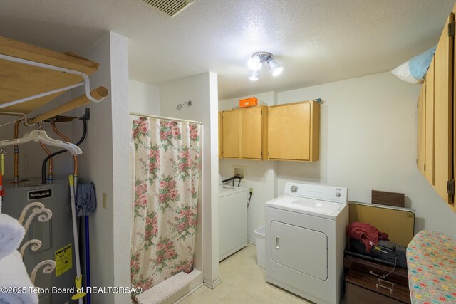 laundry room with independent washer and dryer, electric water heater, a textured ceiling, and visible vents