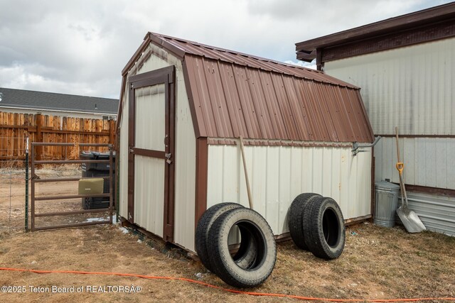 44 12th St, Marbleton, WY 83113 - view of outdoor structure featuring an outbuilding and fence