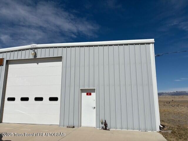 view of outdoor structure with an outdoor structure