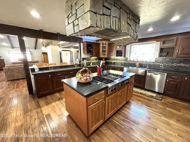 125 Wagon Rut Ln, Auburn, WY 83111 - kitchen featuring stainless steel appliances, a sink, dark countertops, hardwood / wood-style floors, and a textured ceiling