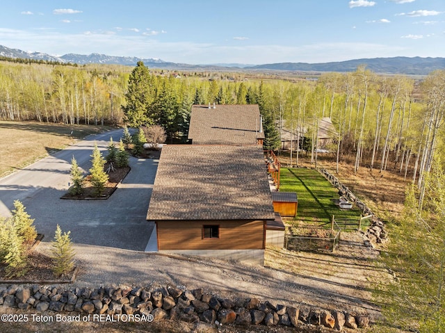 drone / aerial view featuring a mountain view
