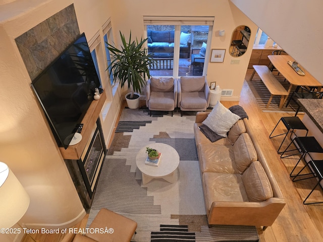 living room featuring visible vents, wood finished floors, and baseboards