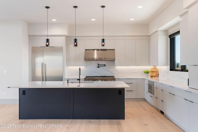 1404 Canyon Sunrise, Driggs, ID 83422 - kitchen with under cabinet range hood, stainless steel appliances, a sink, modern cabinets, and tasteful backsplash