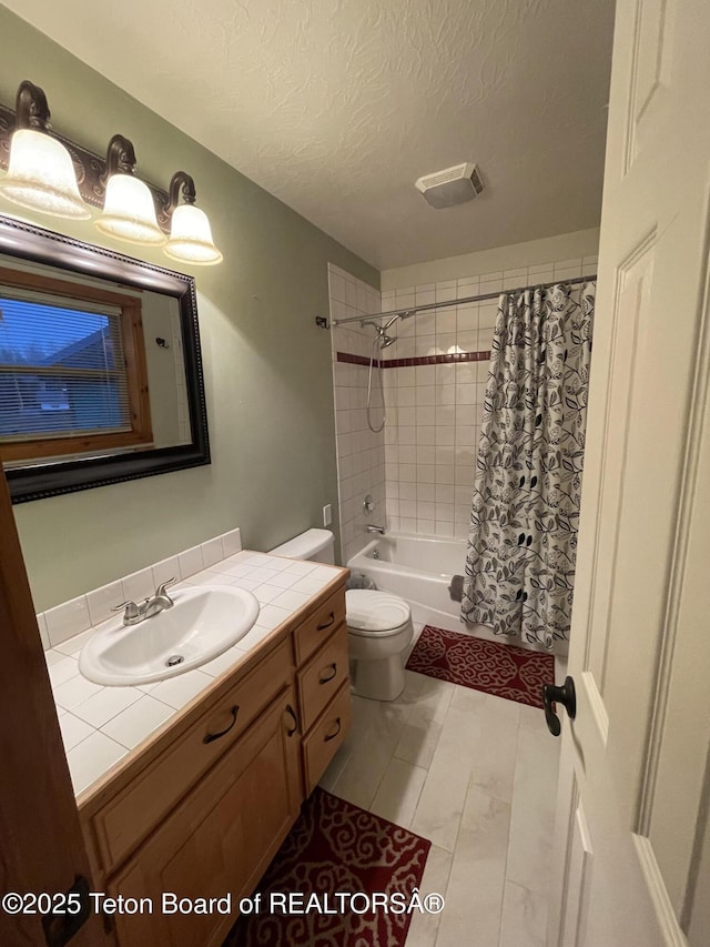 51 Cheyenne Cir, Star Valley Ranch, WY 83127 - full bathroom with toilet, vanity, shower / bath combo with shower curtain, and a textured ceiling