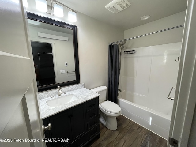 543 Rockbridge Dr, Afton, WY 83110 - full bathroom featuring wood finished floors, vanity, toilet, and shower / tub combo with curtain