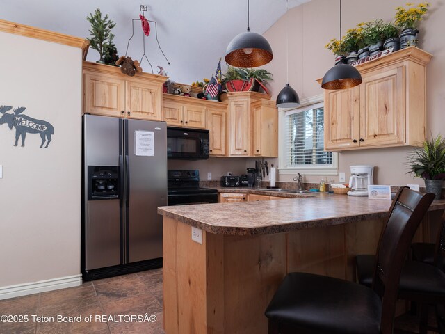525 Booshway St, Driggs, ID 83422 - kitchen featuring black appliances, a peninsula, light brown cabinets, a sink, and vaulted ceiling