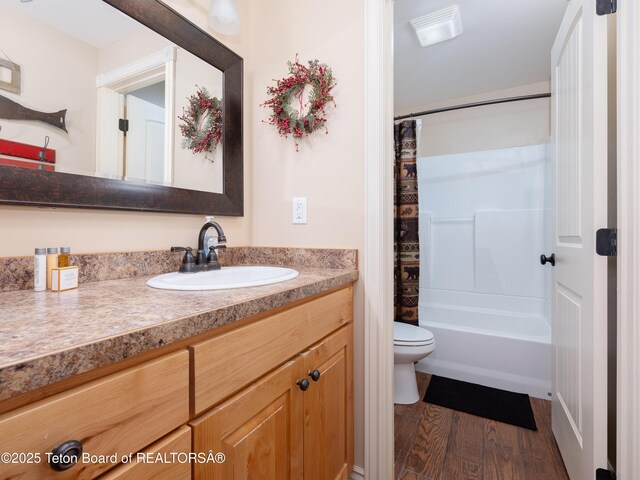 525 Booshway St, Driggs, ID 83422 - bathroom with toilet, vanity, wood finished floors, and shower / tub combo